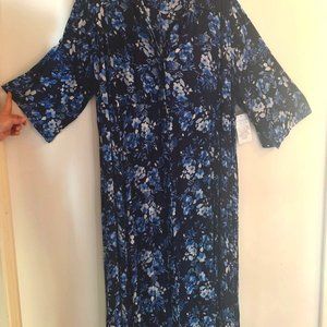 Woman Within Blue and White Floral Covered Front Button Placket Size 30W